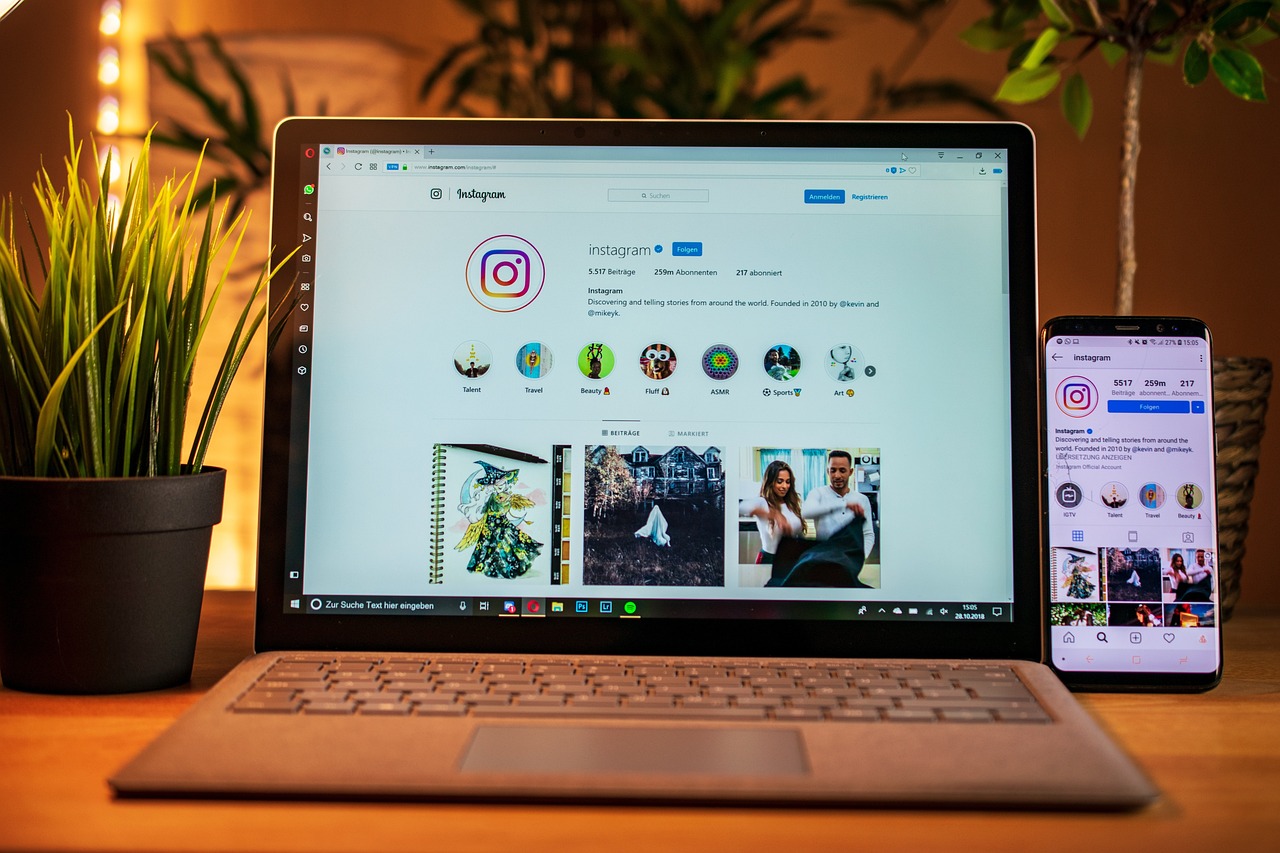 entdecken sie, was es bedeutet, ein influencer zu sein: tipps, trends und strategien für erfolgreiches social media marketing und persönliche markenbildung im digitalen zeitalter.